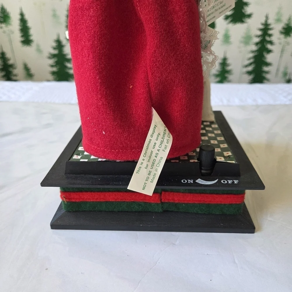 90s Musical Mrs. Claus Christmas Carol Display